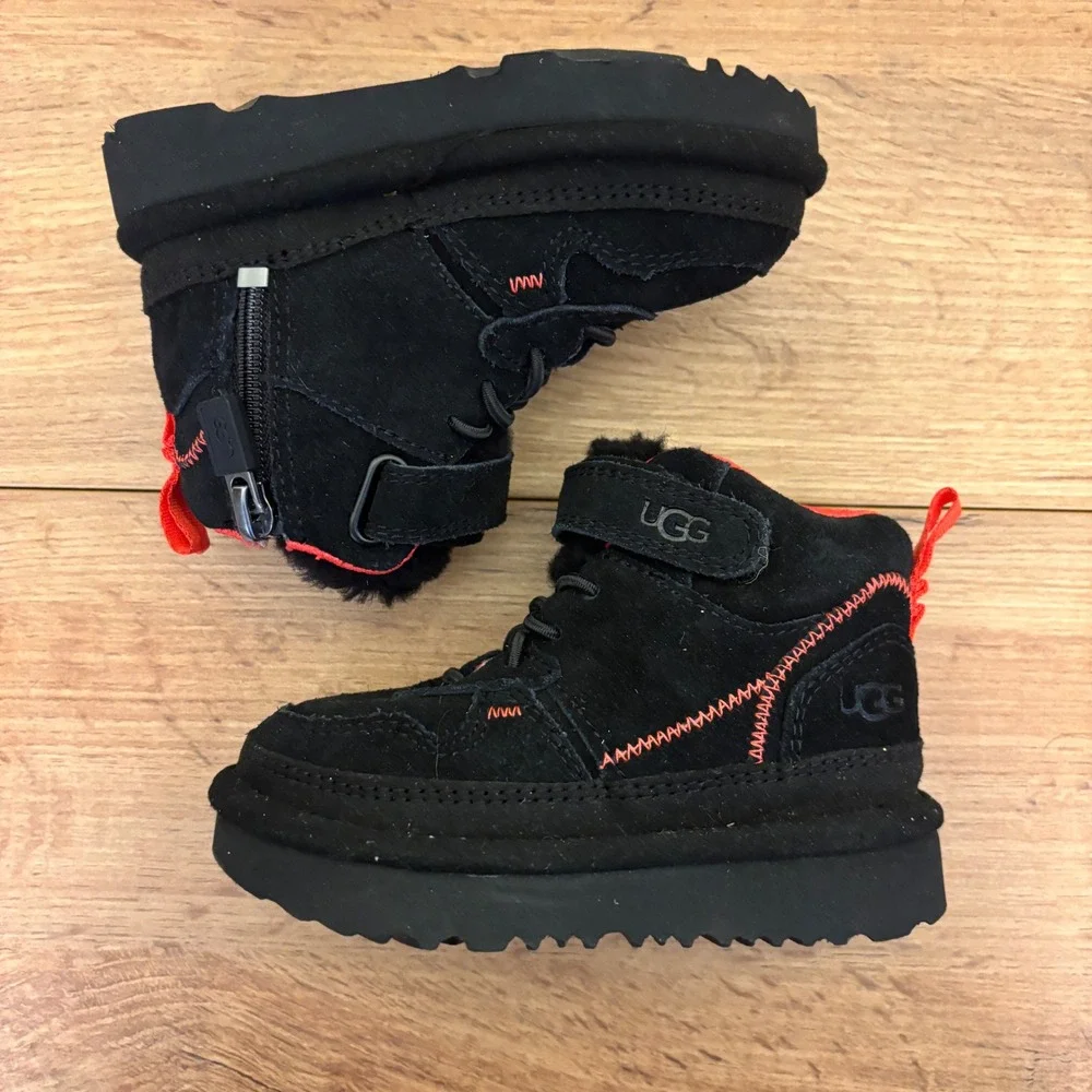 UGG Highland Hi Heritage Sneakers Black/Red Kids Size 6 Suede Elastic‎ Laces